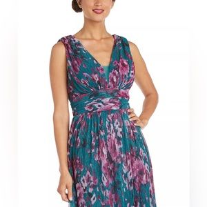 Long Elegant Floral Print Dress With a Side Slit and V Front - Plus size: 18w